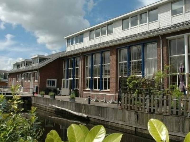 De zijgevel van de accommodatie.