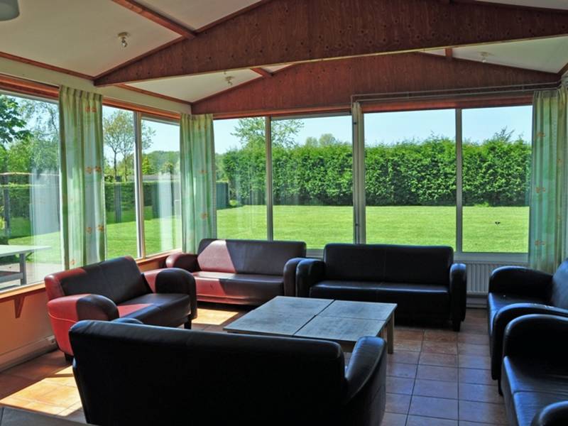 De woonkamer met plaats voor iedereen.