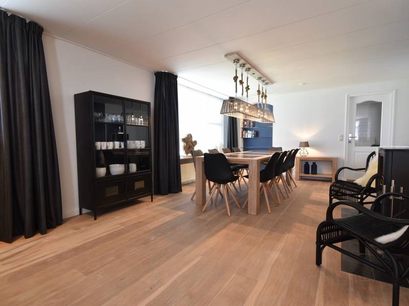 De huiskamer.