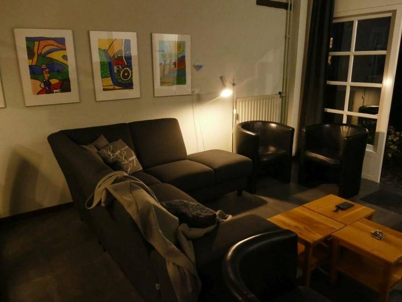 woonkamer met zithoek groepsaccommodatie Eijsden 12 personen