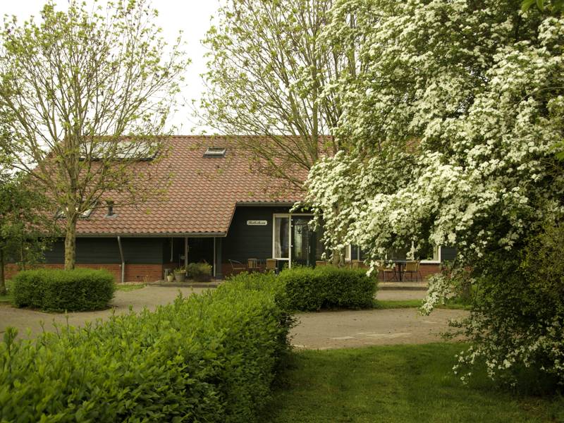 Buitenkant groepsaccommodatie Goudriaan voor maximaal 15 personen