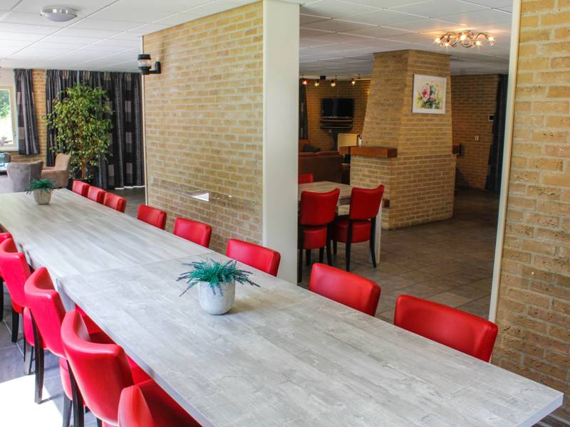Eetkamer groepsaccommodatie Steenwijk 30 personen