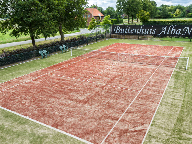 Groepsaccommodatie met tennisbaan