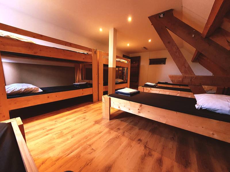 kamer met blauwe bedden